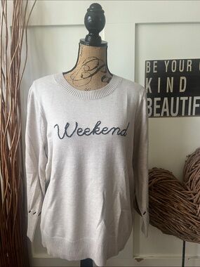 Muse Cream Crewneck Sweater with 'Weekend' Script